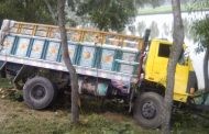 টাঙ্গাইলের কালিহাতীতে ট্রাক নিয়ন্ত্রন হারিয়ে খাদে পরে, নিহত ৫