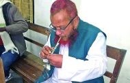 হাতকড়া পরে মাদক সেবন