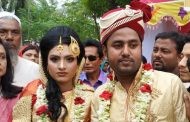 কনেযাত্রী এলেন বরের বাড়ি: প্রথা ভেঙ্গে বিয়ে করে আলোচনায় যে দম্পতি