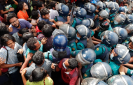 পুলিশের লাঠিচার্জ আহত ৫ ধর্ষণবিরোধী মিছিল