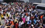 শনিবার থেকে খুলছে কল-কারখানা , ঢাকা মুখী শ্রমিকদের ভীড় রাস্তাঘাটে।