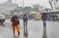 শীতের মধ্যে বৃষ্টির হানা দেখলো রাজধানী বাসী