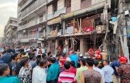 ৭ মার্চ রাজধানীর গুলিস্তানে বিস্ফোরণের ঘটনাস্থলে কাজ করছে