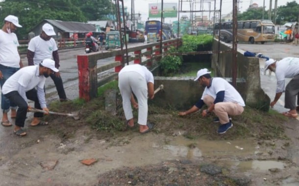 সোনাইমুড়ীতে ডাঃ মোস্তফা হাজেরা ফাউন্ডেশন দুঃসময়ে দেশের মানুষের পাশে !