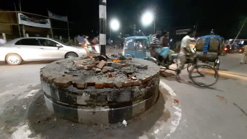 আবরার হত্যা: যে কারণে ভেঙ্গে ফেলা হল আবরারের স্মৃতিতে তৈরি স্তম্ভ