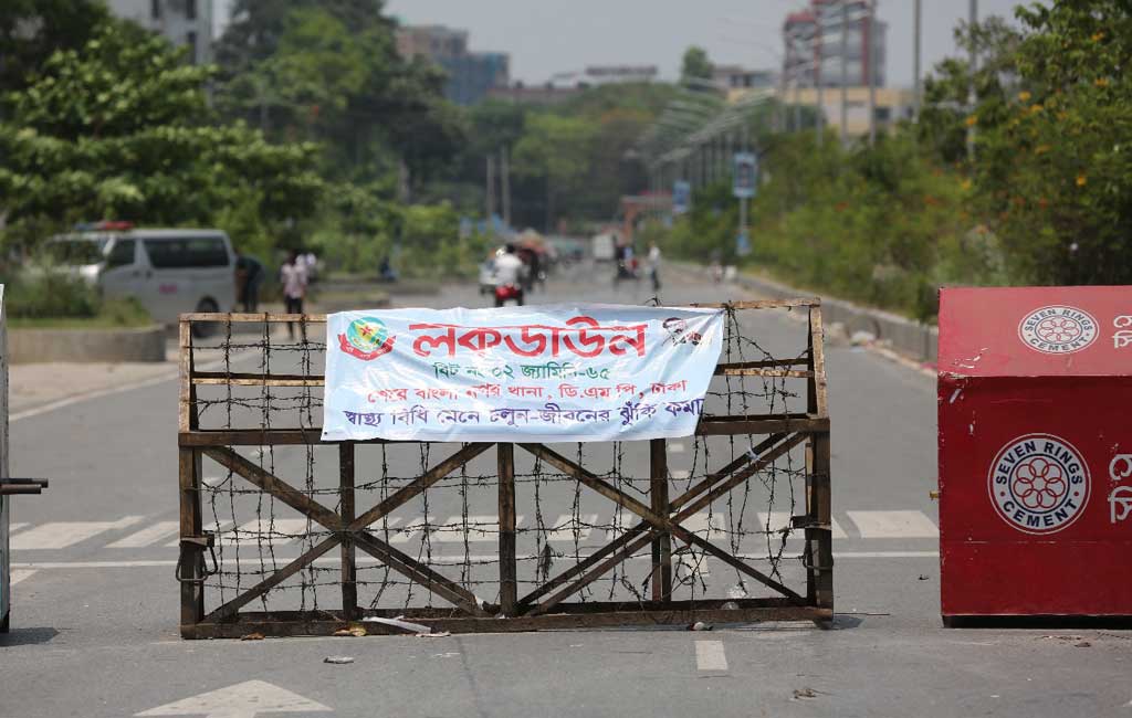 লকডাউনে কঠোর অবস্থানে প্রশাসন;শ্রমজীবী মানুষ বিপাকে ।