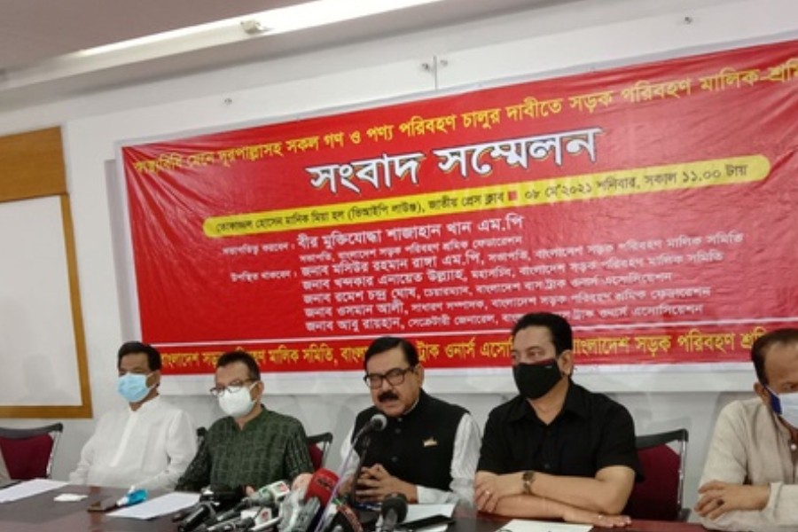 নির্ধারিত দাবি না মানলে পরিবহন ধর্মঘট অব্যাহত রাখার কথা জানিয়েছে ট্রাক শ্রমিক-মালিক ফেডারেশন