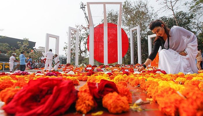 শহীদ মিনারে ফুল দিতে গেলে টিকার সনদ আনতে  হবে