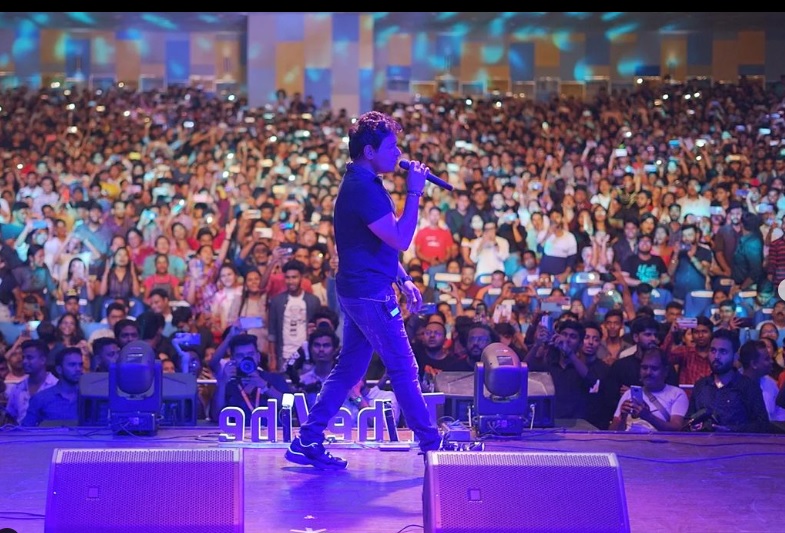 মঞ্চ থেকেই চিরবিদায় নিলেন সংগীতশিল্পী কেকে