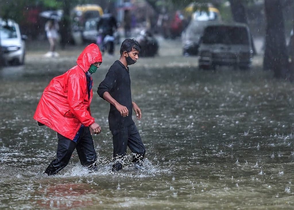 সমুদ্রবন্দরে তিন নম্বর সতর্ক সংকেত